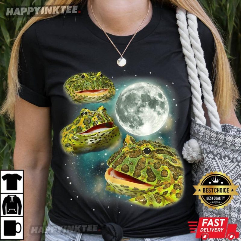 Frog Howling Three Frog Moon Pacman Frogs Howl At The Moon Meme T-Shirt