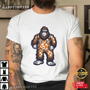 Tennessee Vols Bigfoot In Orange And White Checkered T Shirt (2)