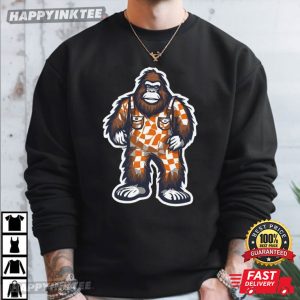 Tennessee Vols Bigfoot In Orange And White Checkered T Shirt (3)