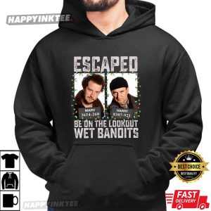 Home Alone Escaped Be On The Lookout Wet Bandits Christmas T Shirt (4)