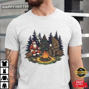 Funny Santa and Bigfoot Sasquatch Camping Retro Xmas Gift T-Shirt