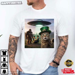 Funny St Patricks Day Cat Selfie Leprechaun Bigfoot UFO Meme T Shirt (2)