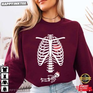 Skeleton Pregnant Halloween Pregnancy Announcement T Shirt (1)