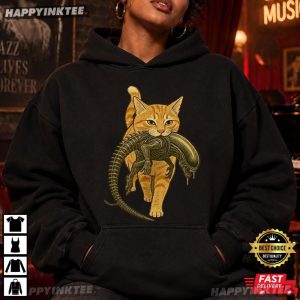 Tabby Cat Carrying Alien Funny Sci Fi Horror Movie T Shirt (3)